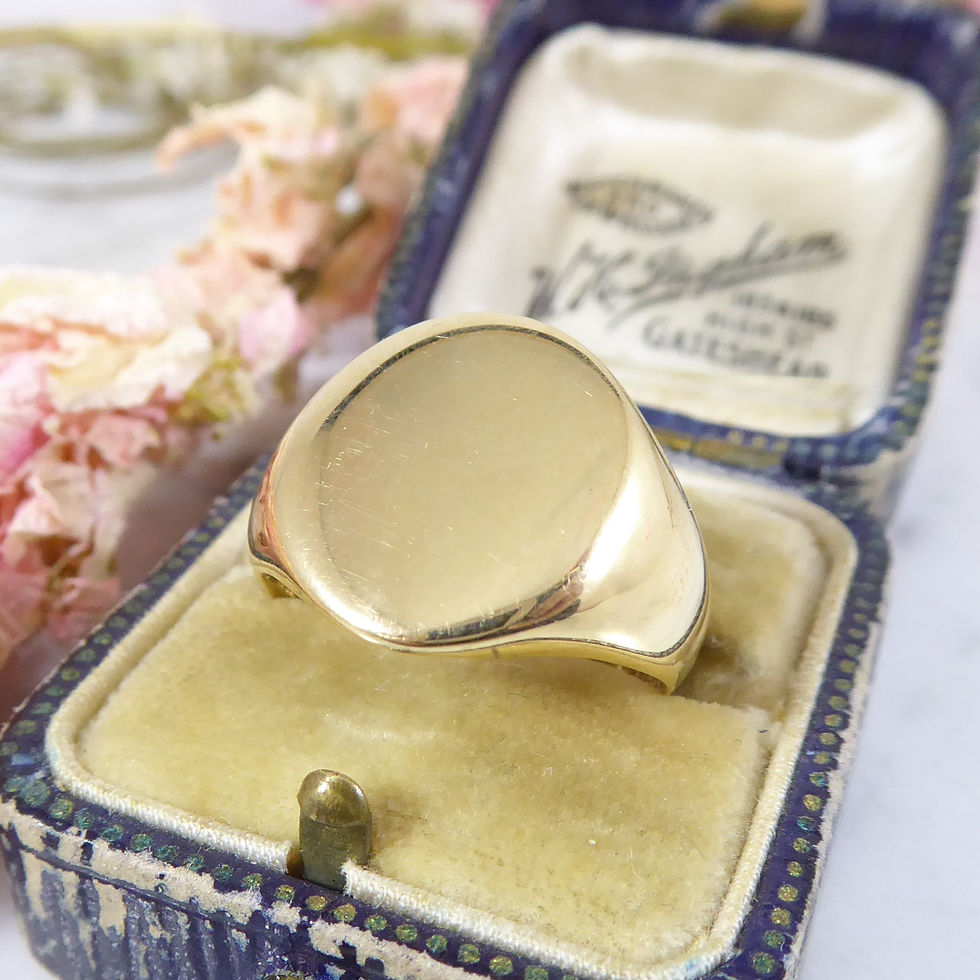 Thumbnail: Oval Signet Ring in Yellow Gold