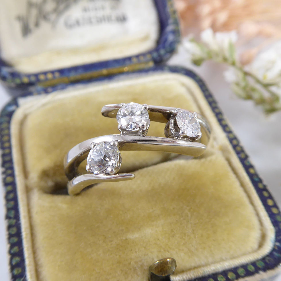 Thumbnail: Diamond Three Stone Twist Ring in White Gold