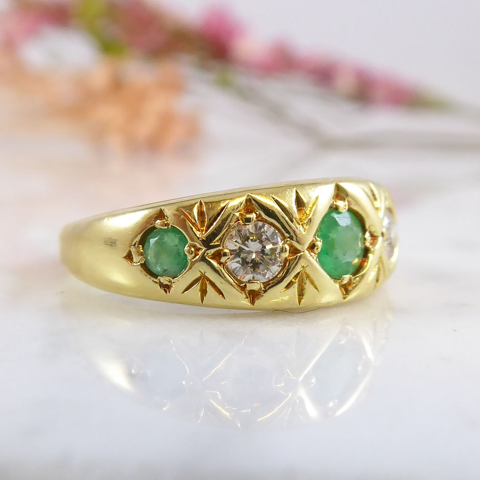 Thumbnail: Emerald and Diamond Ring in Yellow Gold