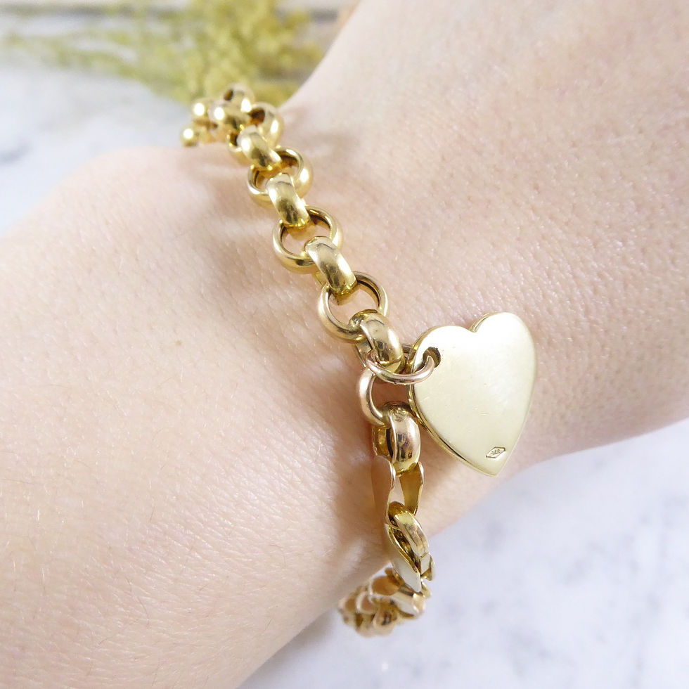 Thumbnail: Gold Belcher Chain Bracelet with Heart Charm in Yellow Gold