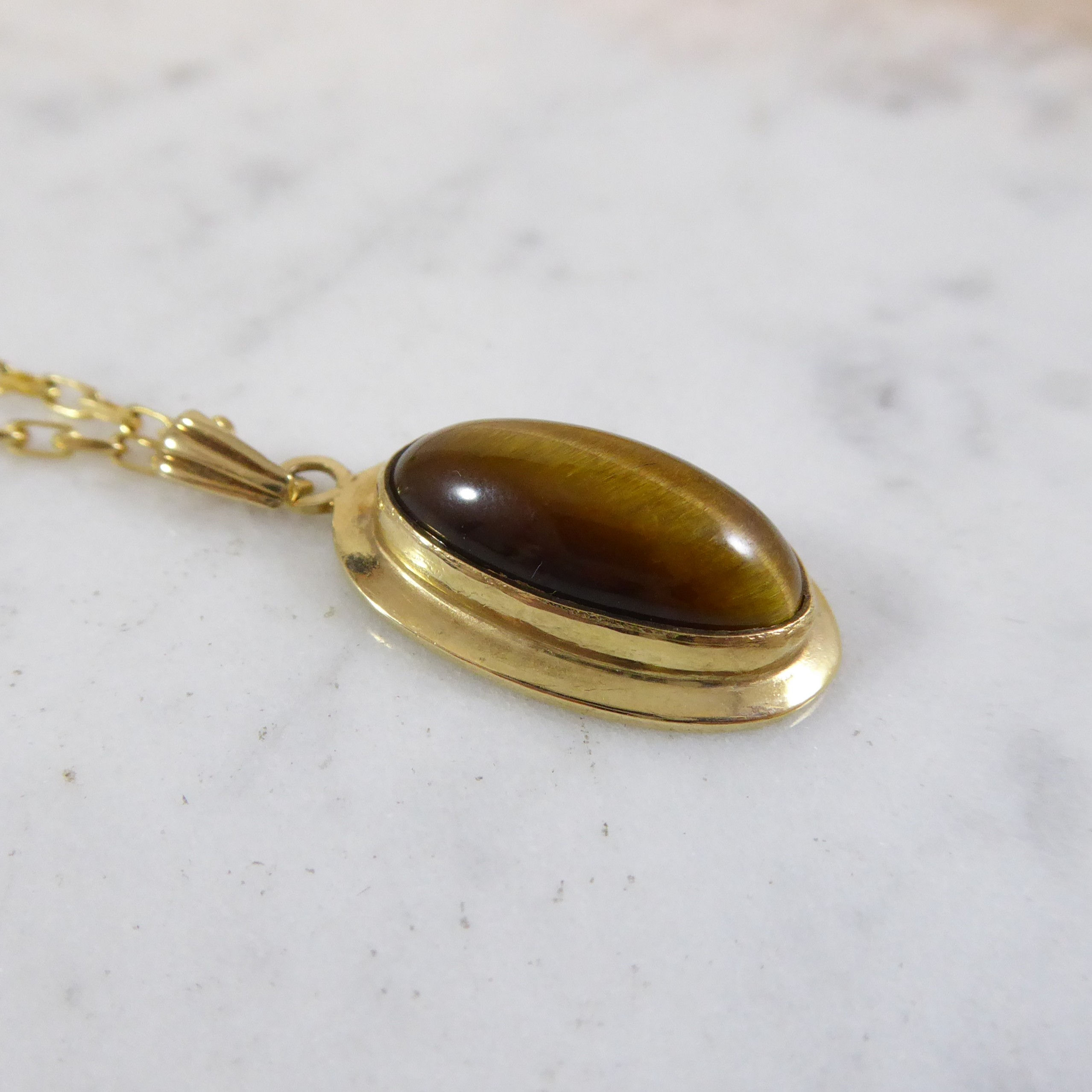Tigers Eye Pendant and Chain in Yellow Gold