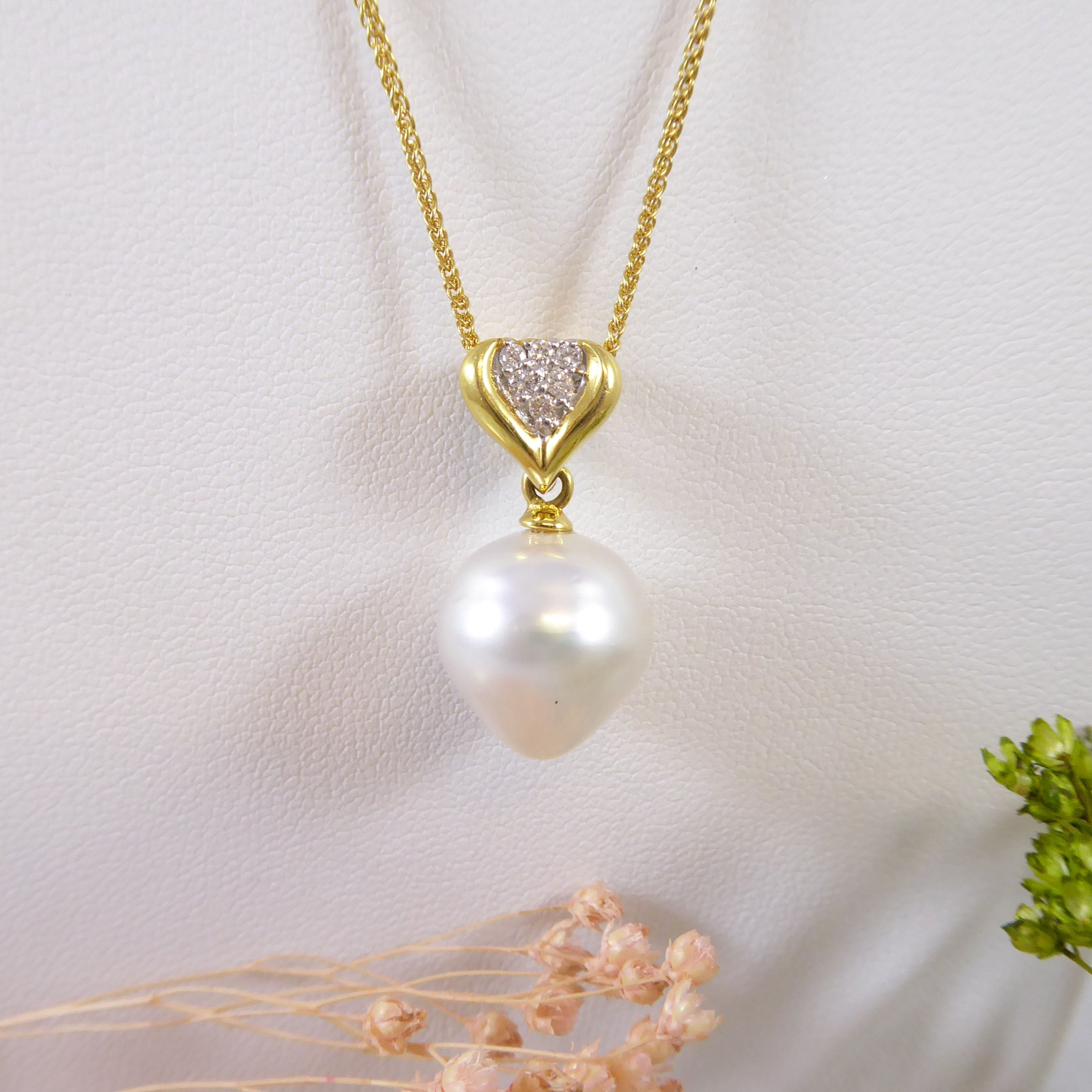 Pearl and Diamond Set Pendant in Yellow Gold