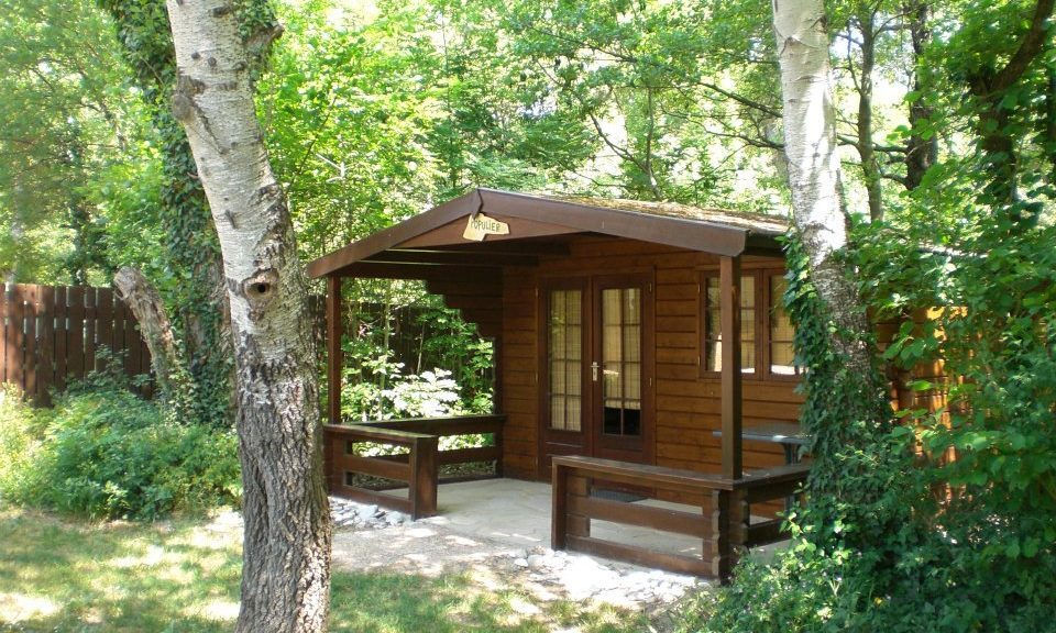 Thumbnail: Houten hut - tot 2 of 3 personen