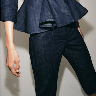 Navy denim capri trousers from Zara, cut to a mid calf length with a slim, tailored fit. The structured denim creates a clean silhouette that sits close to the leg, offering a modern, polished take on the capri trend while remaining easy to style with both casual and more elevated pieces.