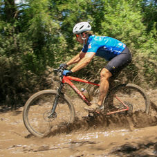Cobertura fotográfica de carreras de ciclismo.