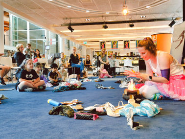 "LUUK & SAAR" THEATRE PERFORMANCE IN AMSTELVEEN