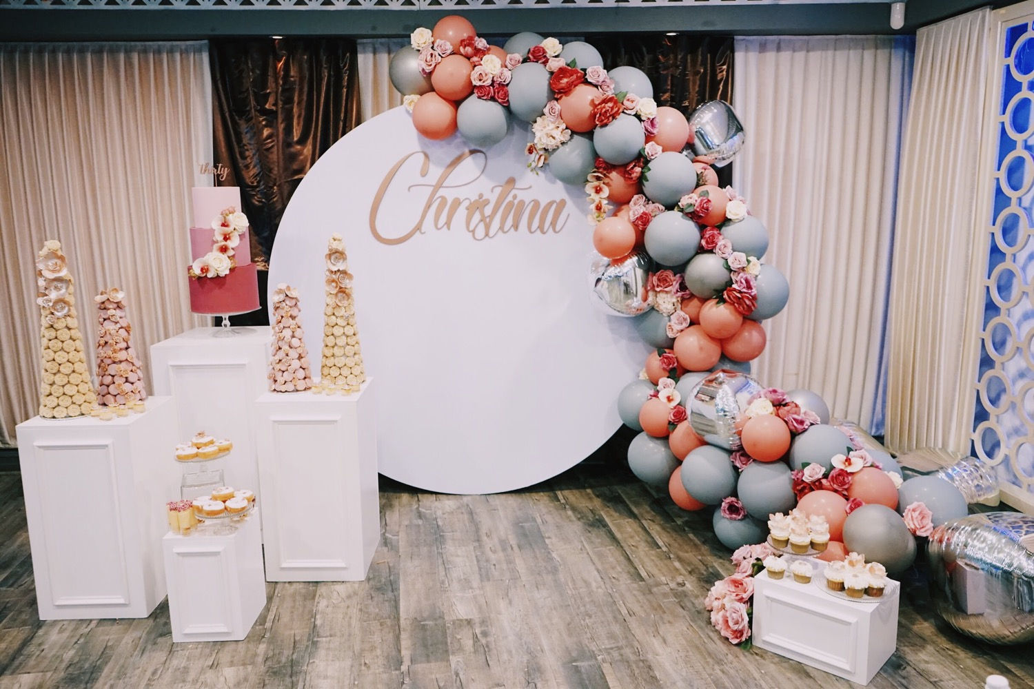 SOLID CIRCULAR BACKDROP