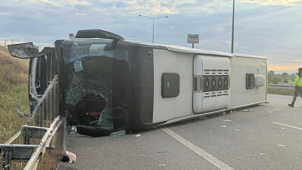 İstanbul-İzmir Otoyolu’nda Korkutan Kaza: Yolcu Otobüsü Devrildi, 25 Kişi Yaralandı