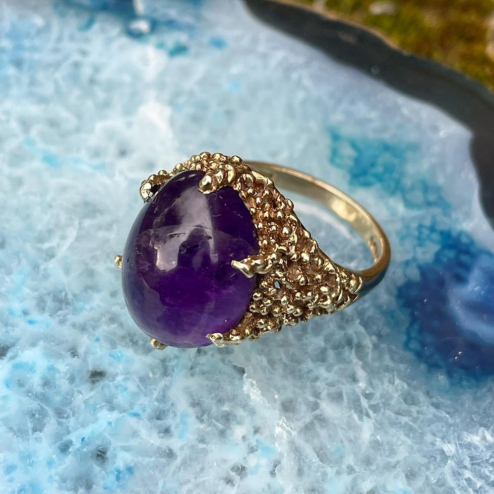 Thumbnail: Cabochon amethyst set in 9ct gold