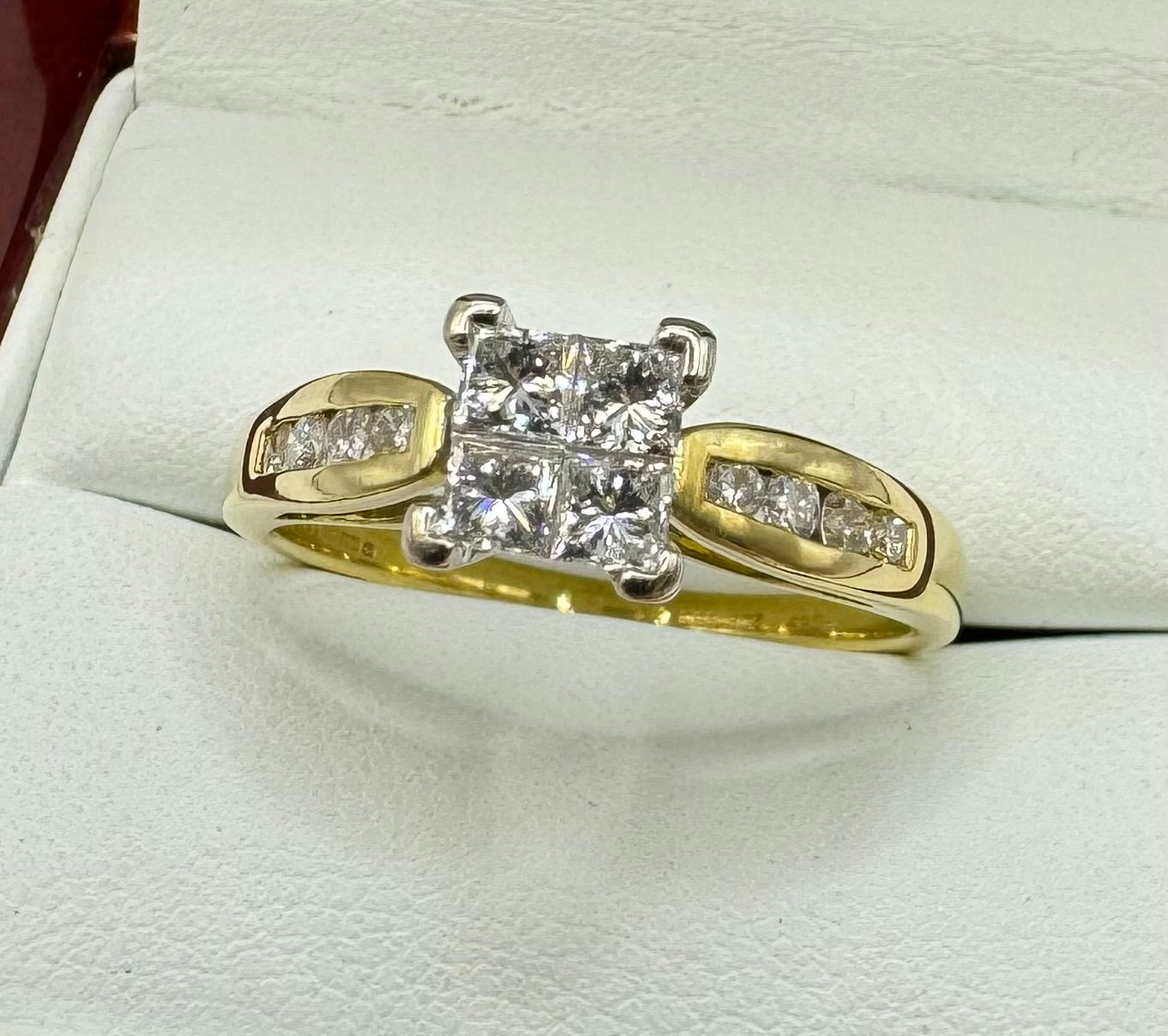 18ct Gold 0.60ct Princess & Round Cut Diamond Ring - Size Q 1/2