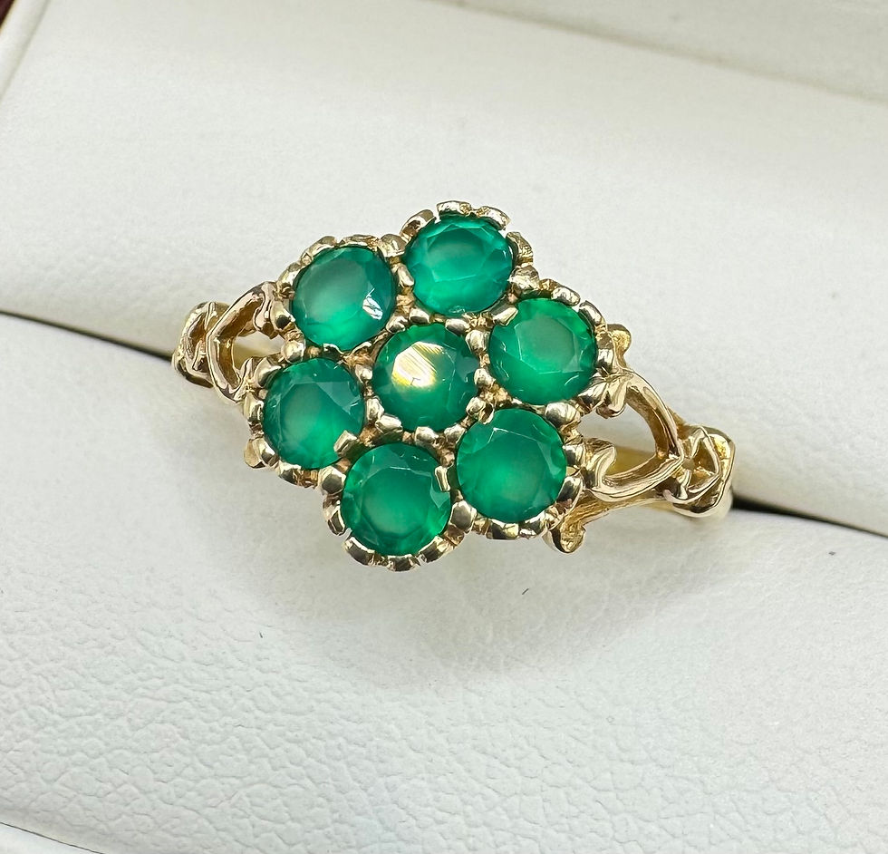 9ct Gold Green Garnet Flower Ring - Size M 1/2