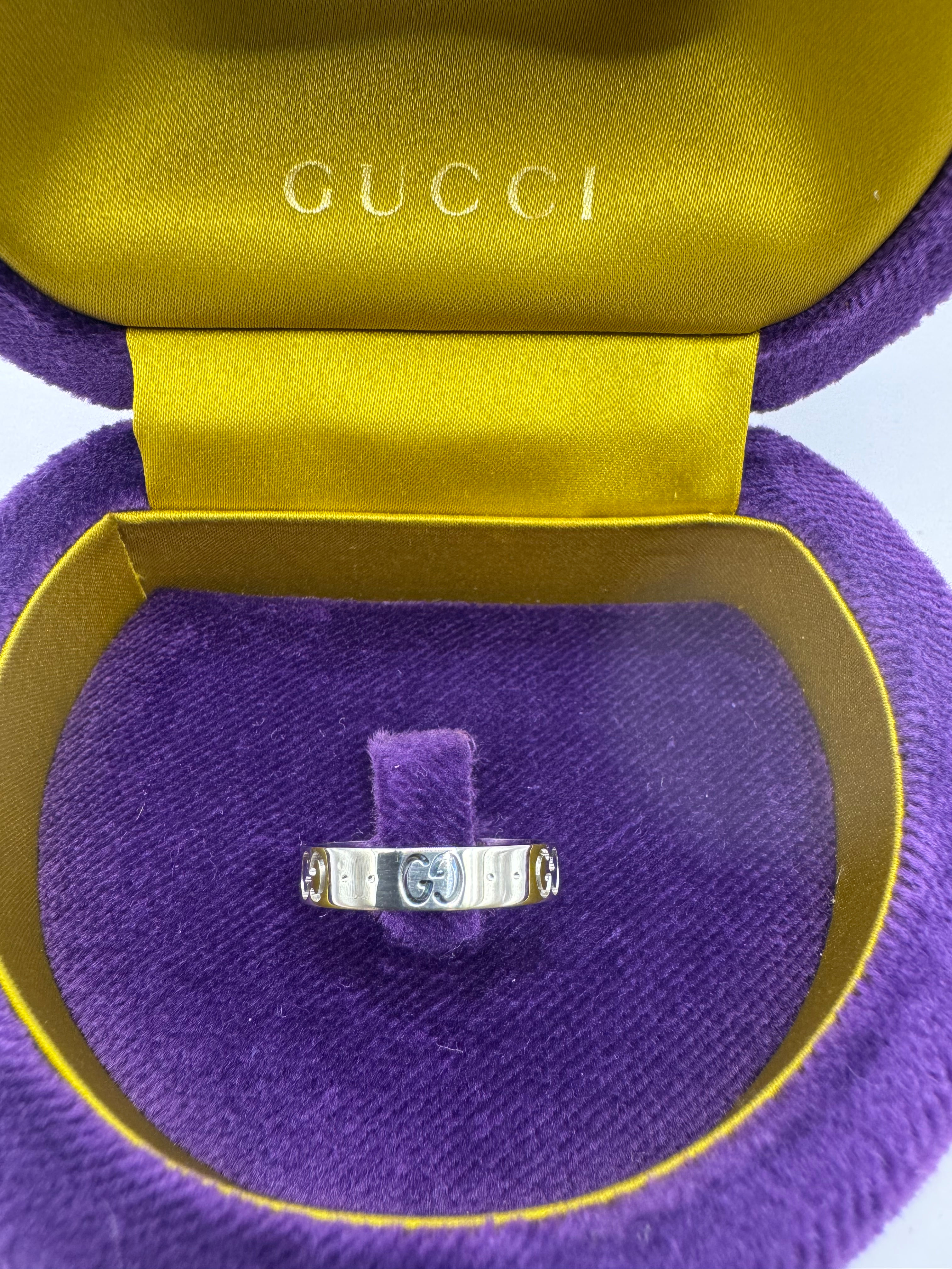 GUCCI Icon 18ct White Gold Logo Band Ring - Size M