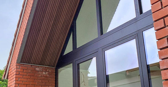 BFP-Bouwwerken Frederik Plessers-landelijk moderne bouwstijl-totaalrenovatie-raam tot in de nok