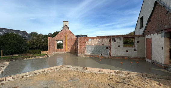 BFP-Bouwwerken Frederik Plessers-landelijk moderne bouwstijl-totaalrenovatie-raam tot in de nok