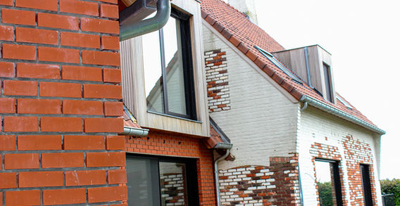 BFP-Bouwwerken Frederik Plessers-landelijk moderne bouwstijl-totaalrenovatie-raam tot in de nok