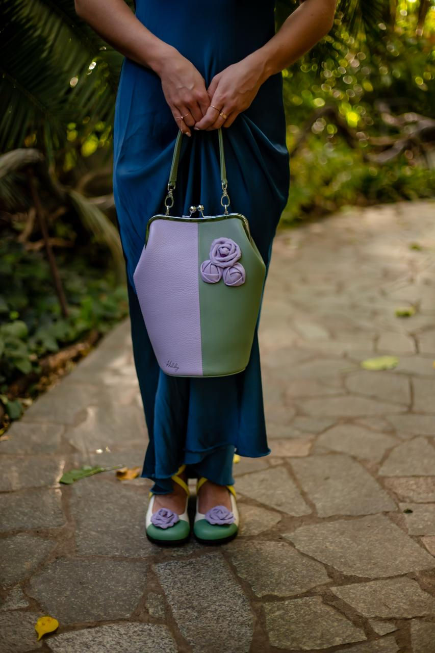 Прев'ю: Шкіряна сумка-ридикюль у пастельних бузкових та оливкових тонах з об'ємною трояндою.