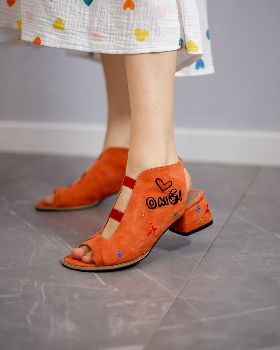 Закриті босоніжки на гумках