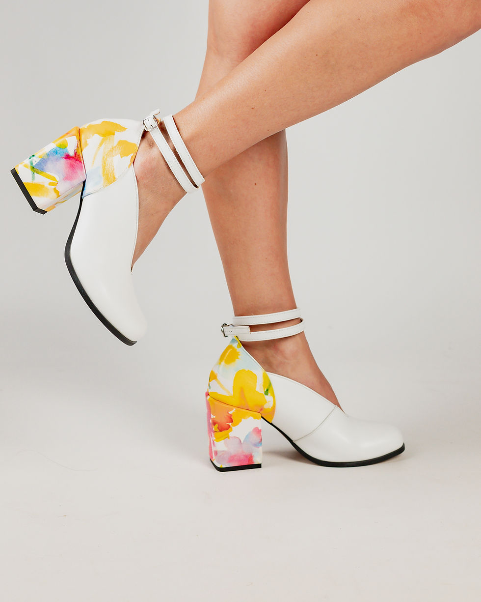 Czółenka na obcasie z paskiem