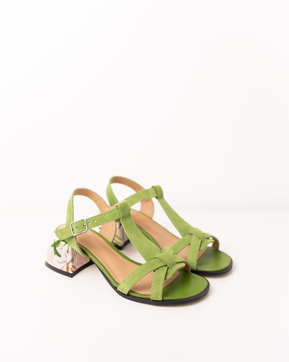 Thumbnail: "Knot" Sandals