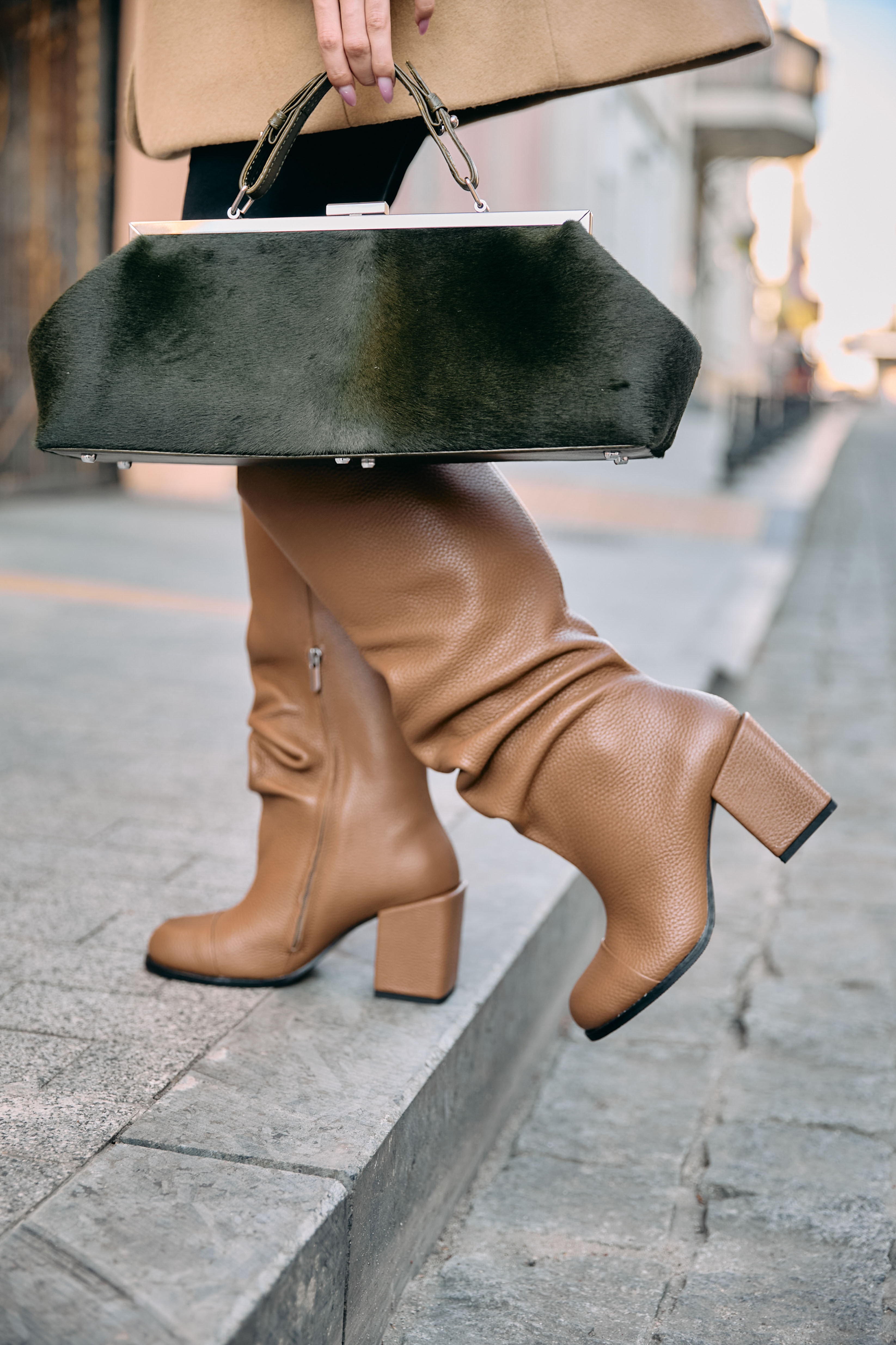 Kozaki z efektownym drapowaniem