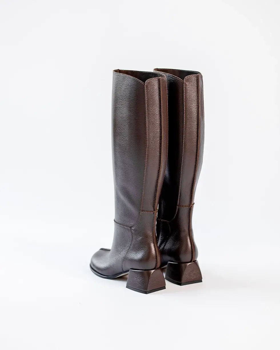 Thumbnail: Boots with an anatomical toe shape