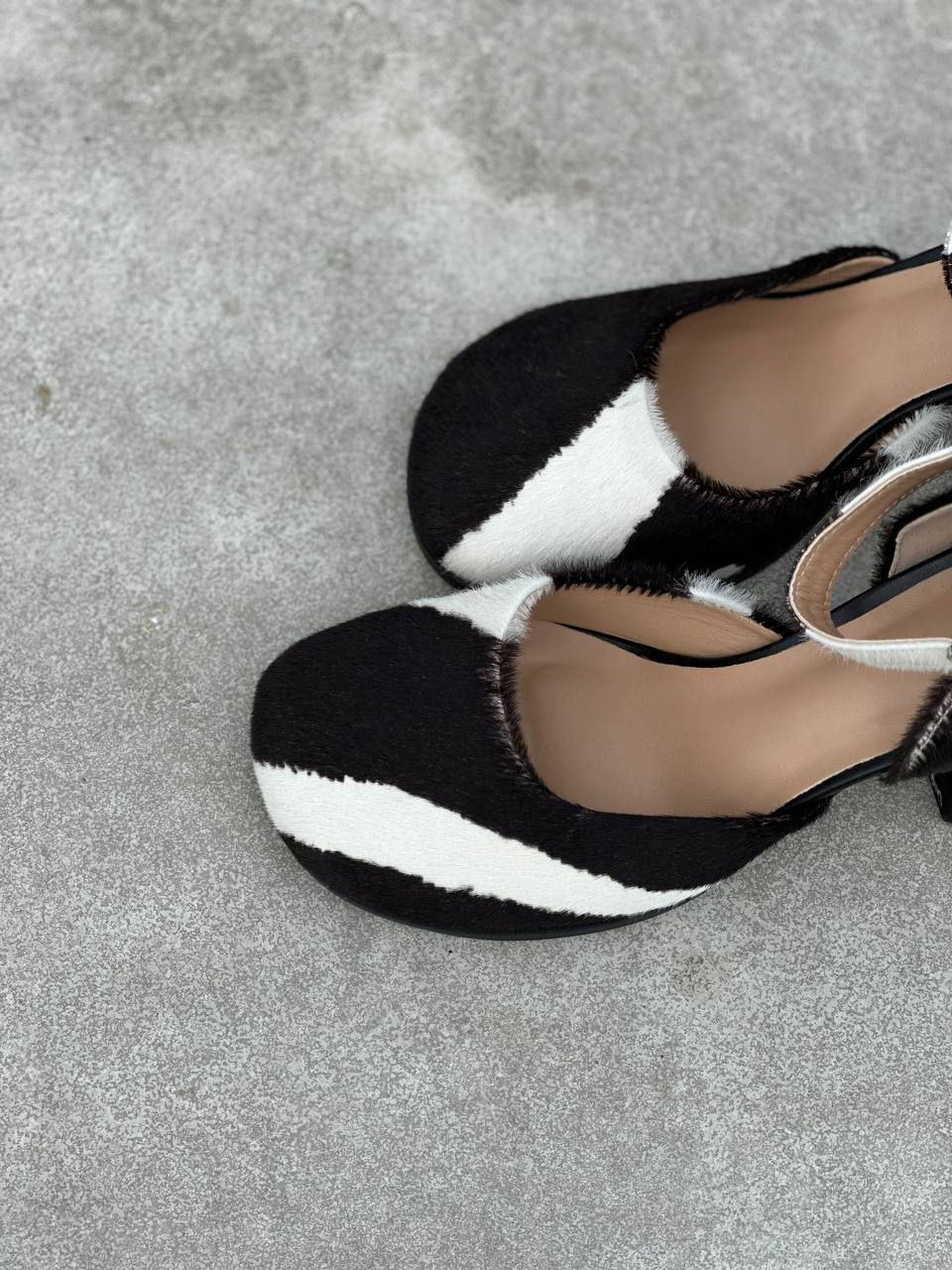 Miniatura: Buty z naturalnej skóry z włosiem
