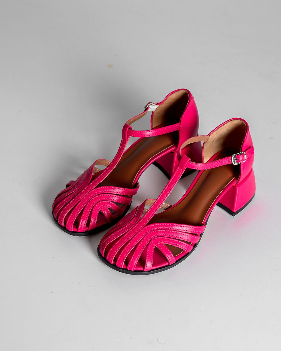 Босоніжки з анатомічною формою носка