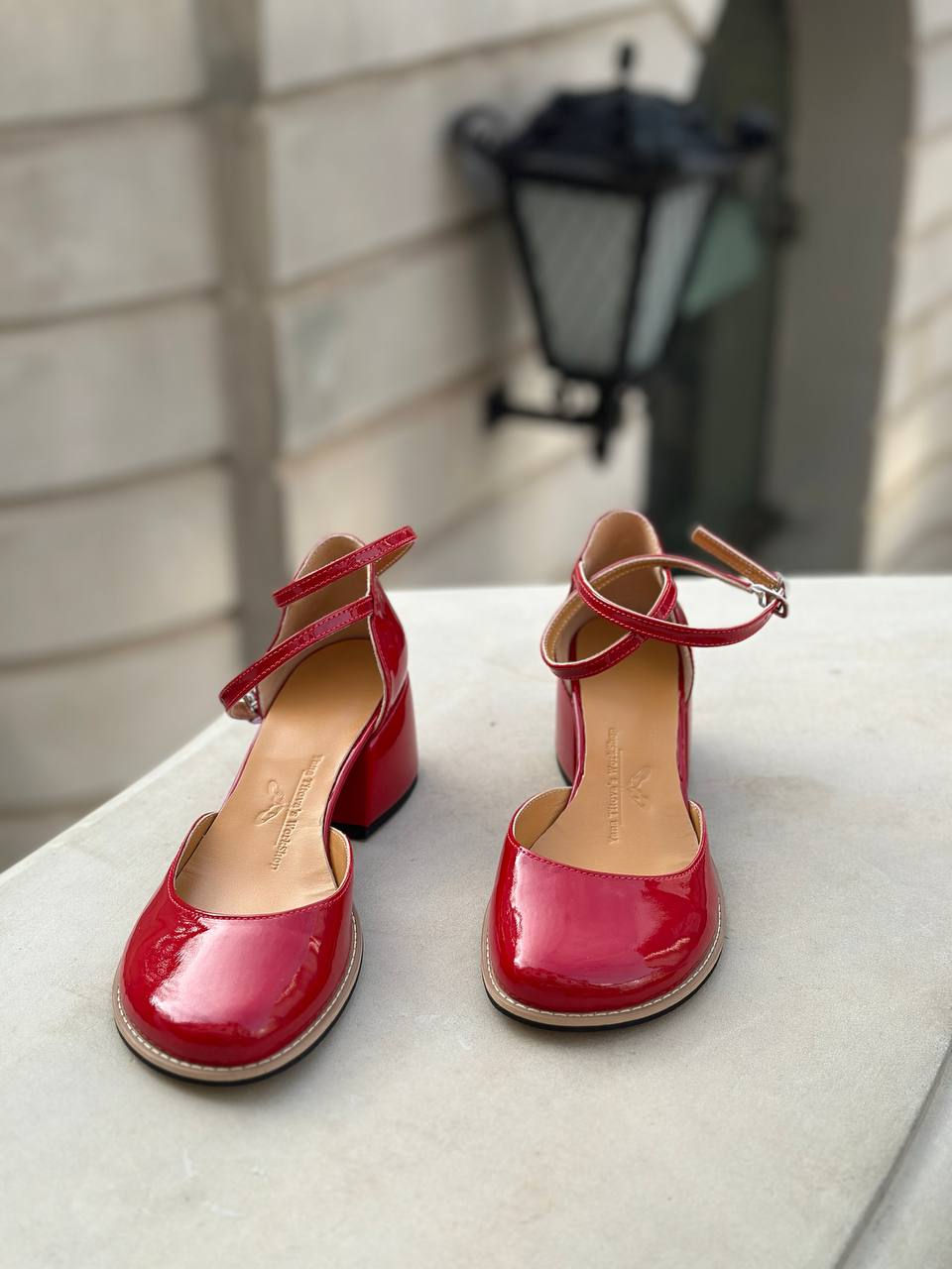 Thumbnail: Shoes-areas are red