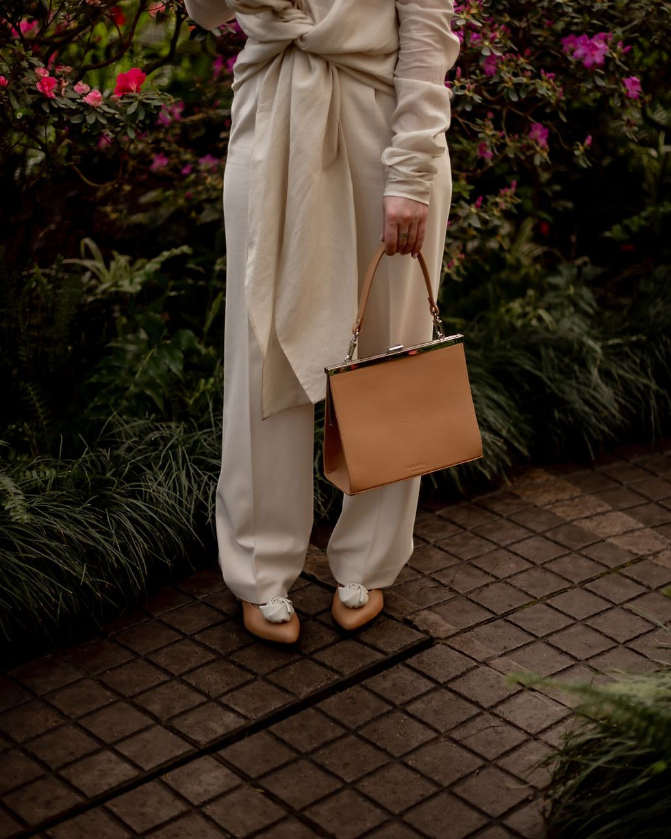 Сабо з перетинками та трояндами