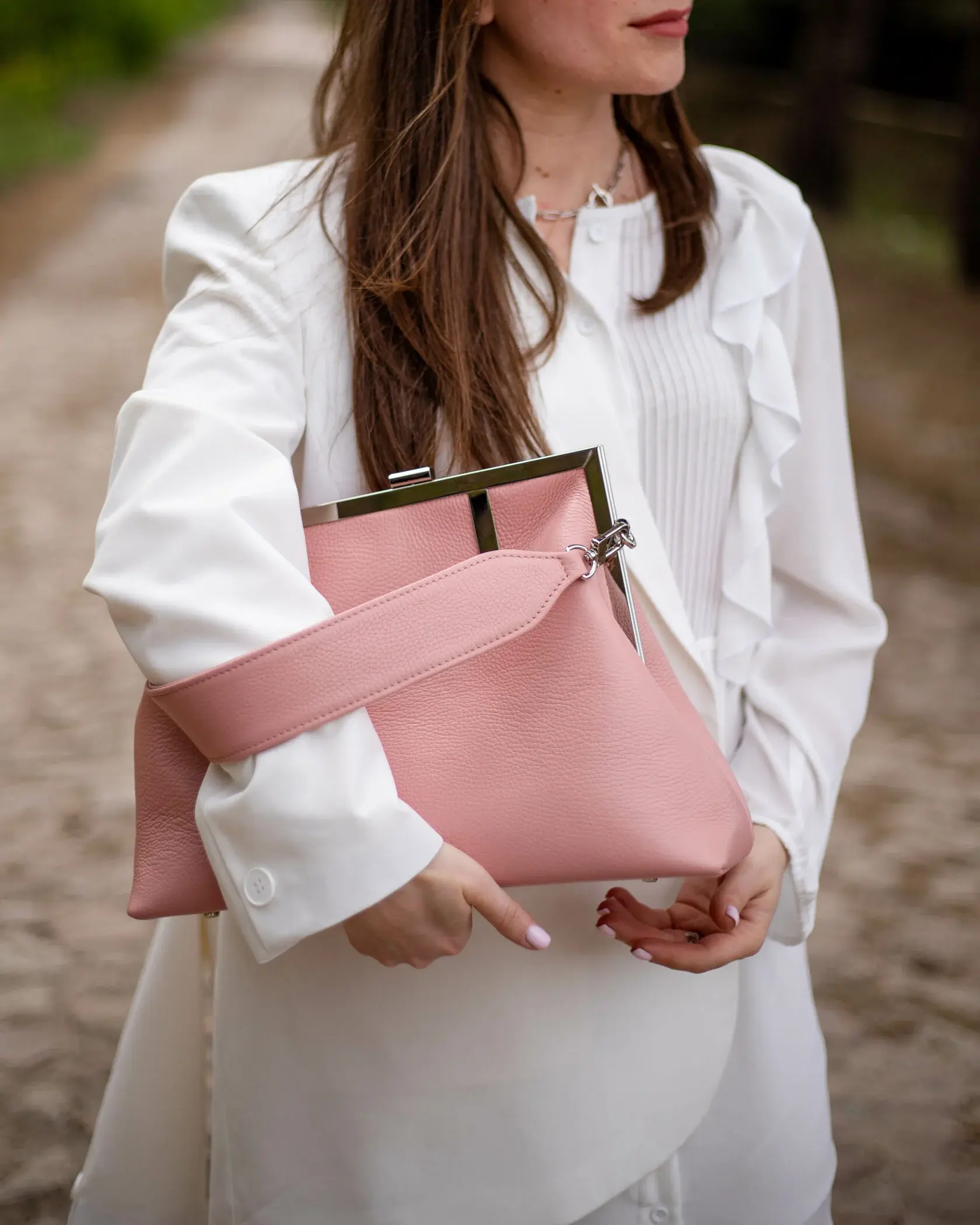 рожева шкіряна сумка з короткою ручкою