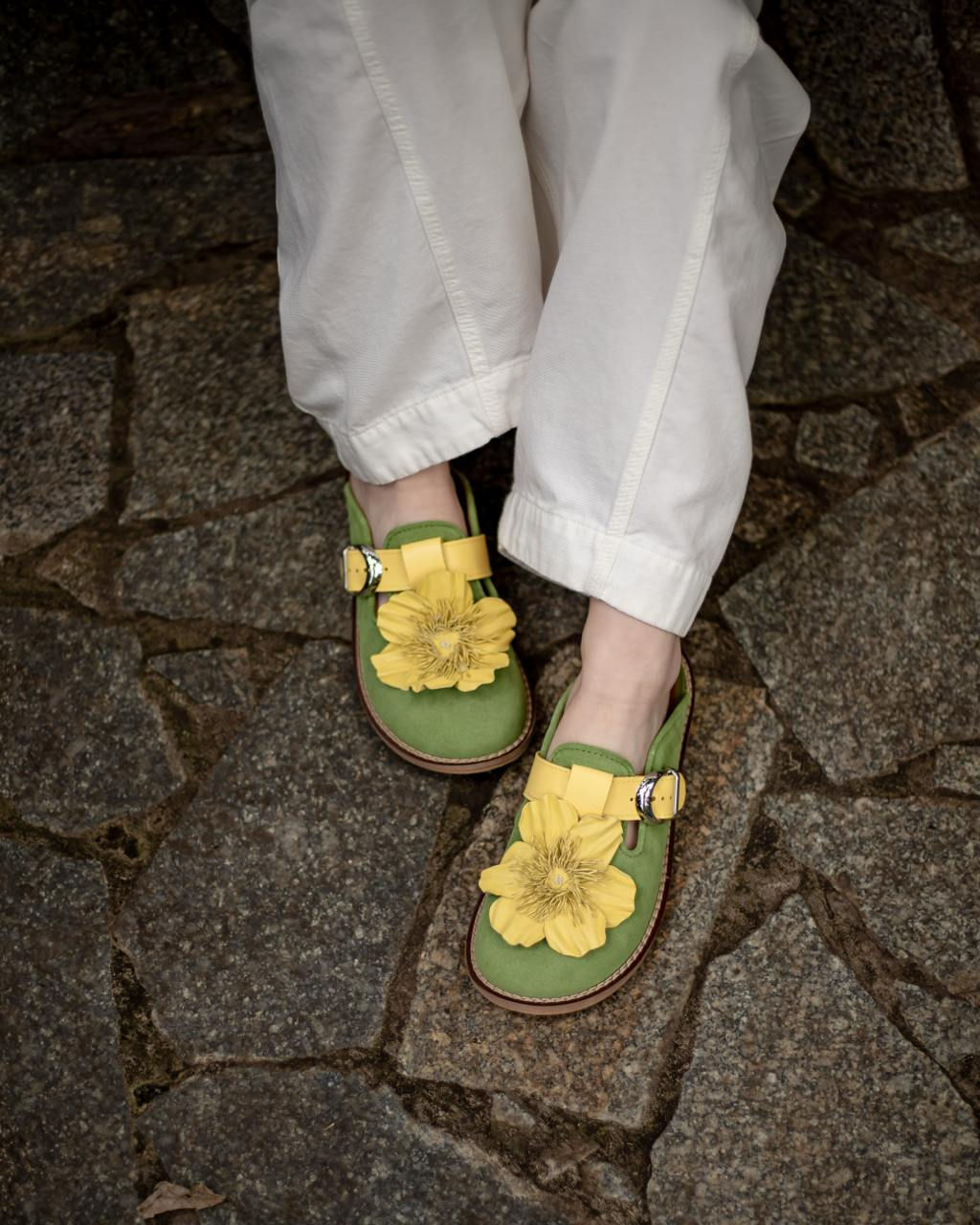 Clogs with flowers