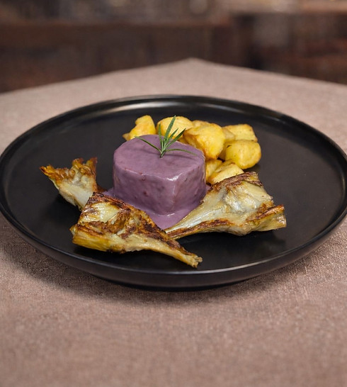 Filetto di maiale con riduzione al Cabernet, patate arrosto e carciofi spadellati