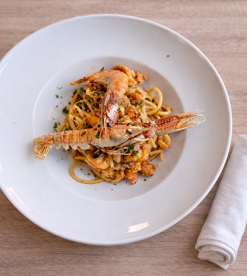 Spaghettone di gragnano allo scoglio sgusciato