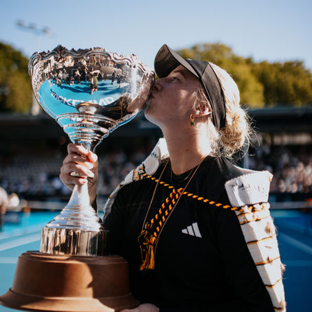 Clara Tauson kissing her trophy after victory at the ASB Classic 2025
