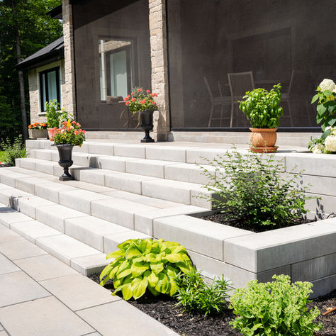 St-Lazare: Landscaping, Paver Driveways, and Pool Construction