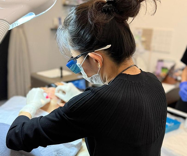 Dr Jane performing eye bags removal with Endolift