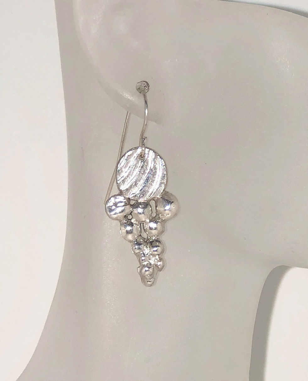 Thumbnail: Bunch of grapes earrings