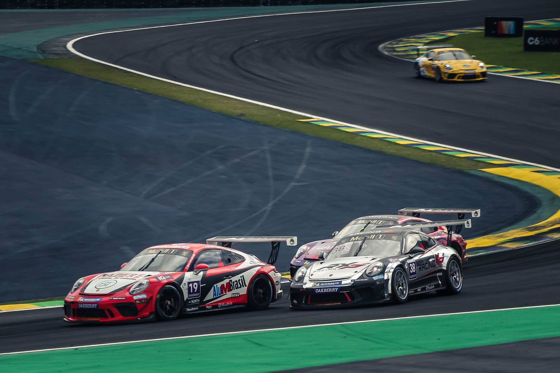 Carro da Porsche Cup durante a última etapa da categoria Endurance, em Interlagos
