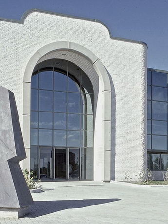 Palais de justice de Longueuil, 1985, béton coloré dans la masse