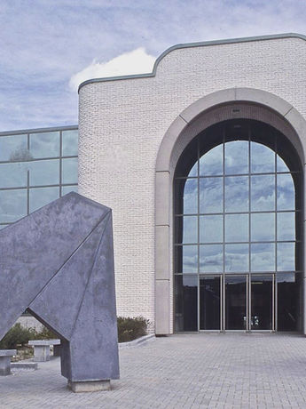 Palais de justice de Longueuil, 1985, béton coloré dans la masse