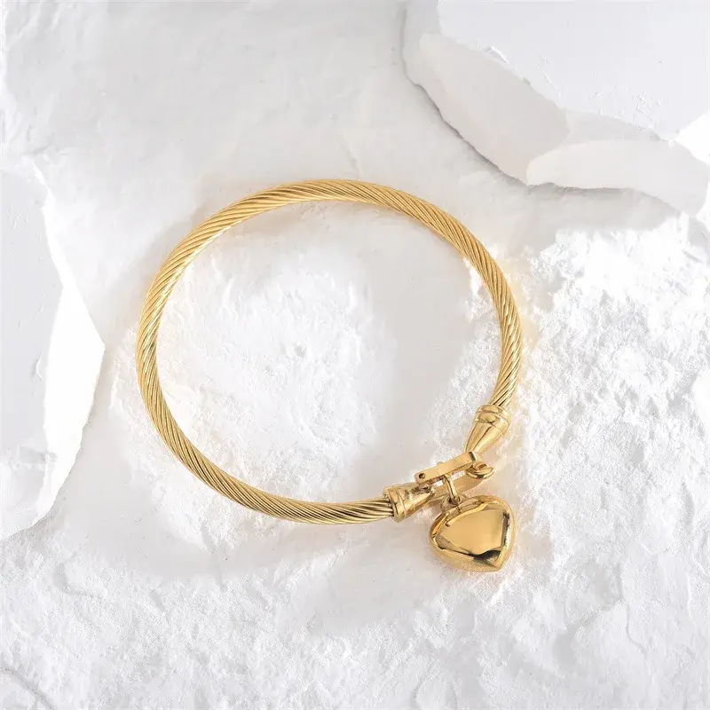 Miniatura: Pulseiras com pingente de coração em aço inoxidável cor dourada 18k