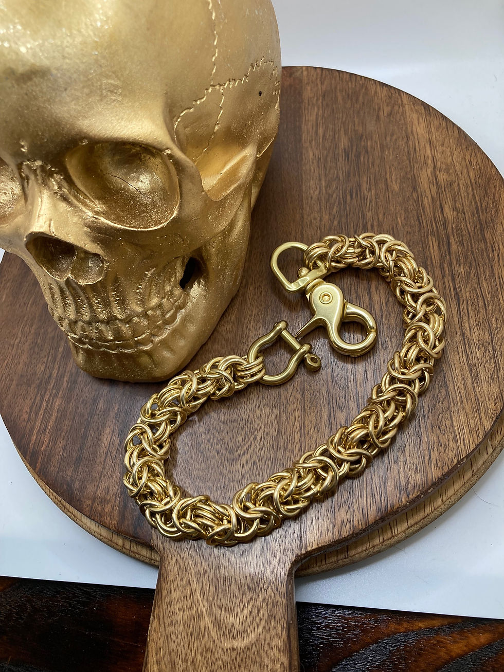 Rich low brass  byzantine chain, front sided view