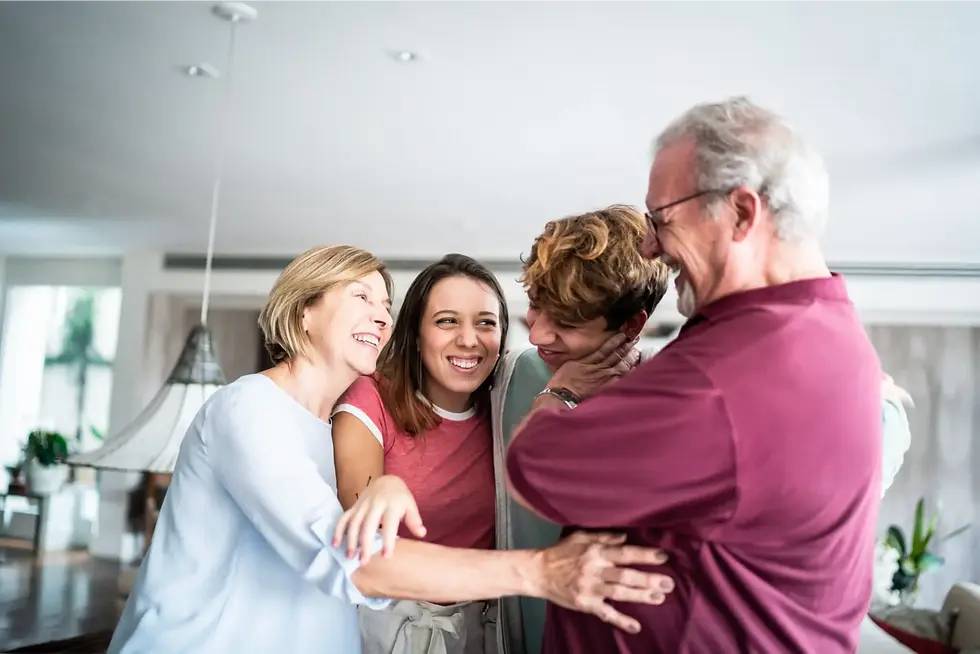 Réunion familiale entre petits enfants et grands parents qui profitent de leur autonomie.