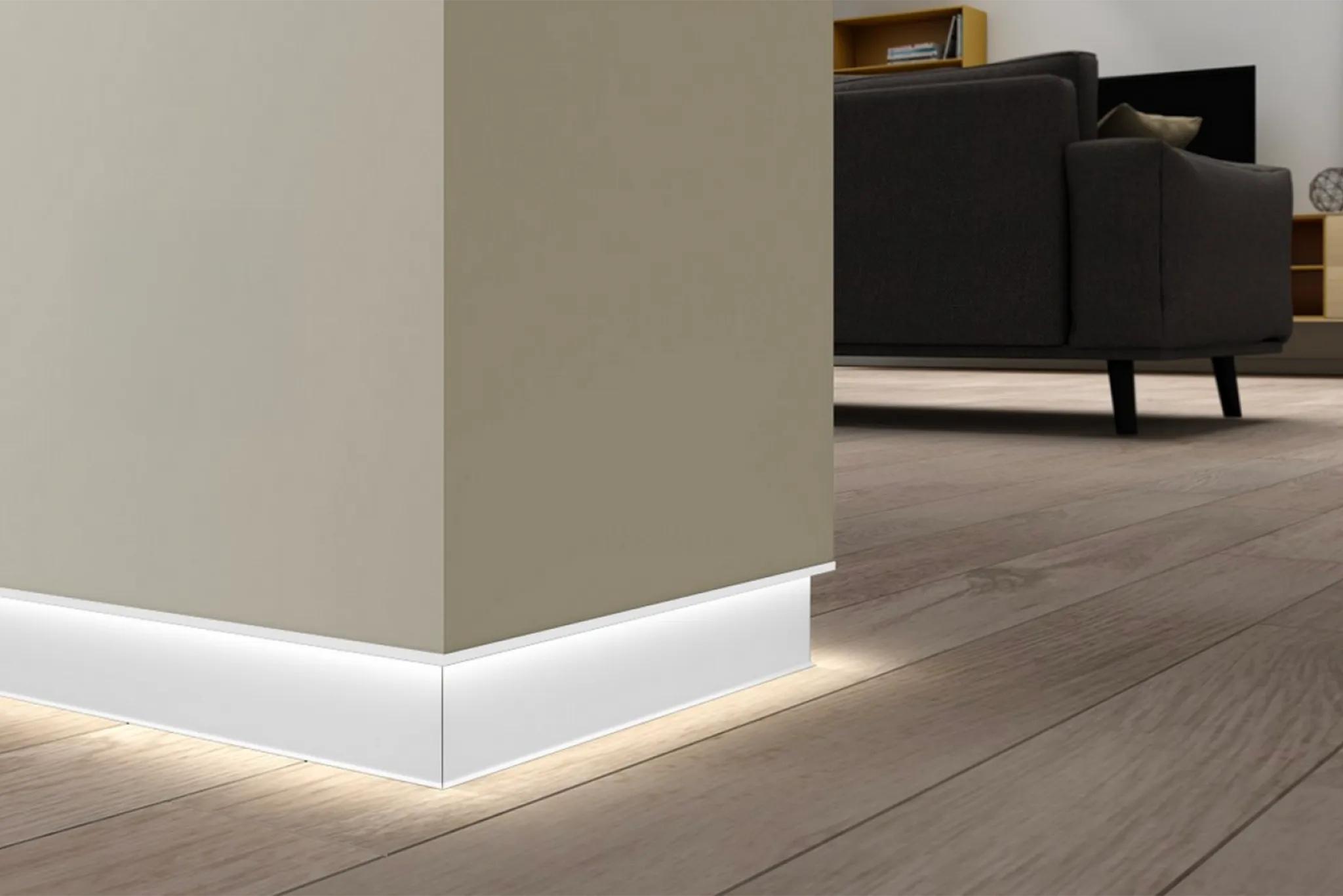 Plinthe lumineuse LED installée dans un angle de mur, assurant un repérage sécurisé la nuit pour les seniors et personnes à mobilité réduite.