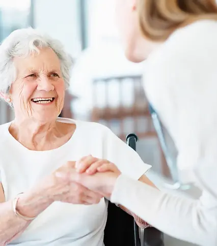 femme senior accompagnement a domicile