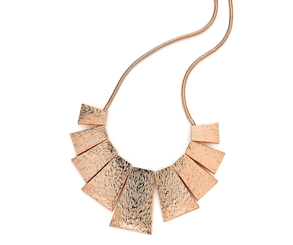 collier tape à l oeil