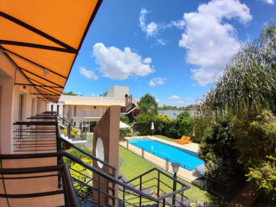 Piscina, balcón