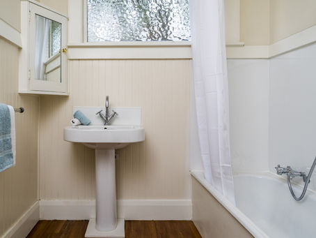 Small Bathroom Renovation Vaughan: Smart Layout Ideas That Feel Twice as Big