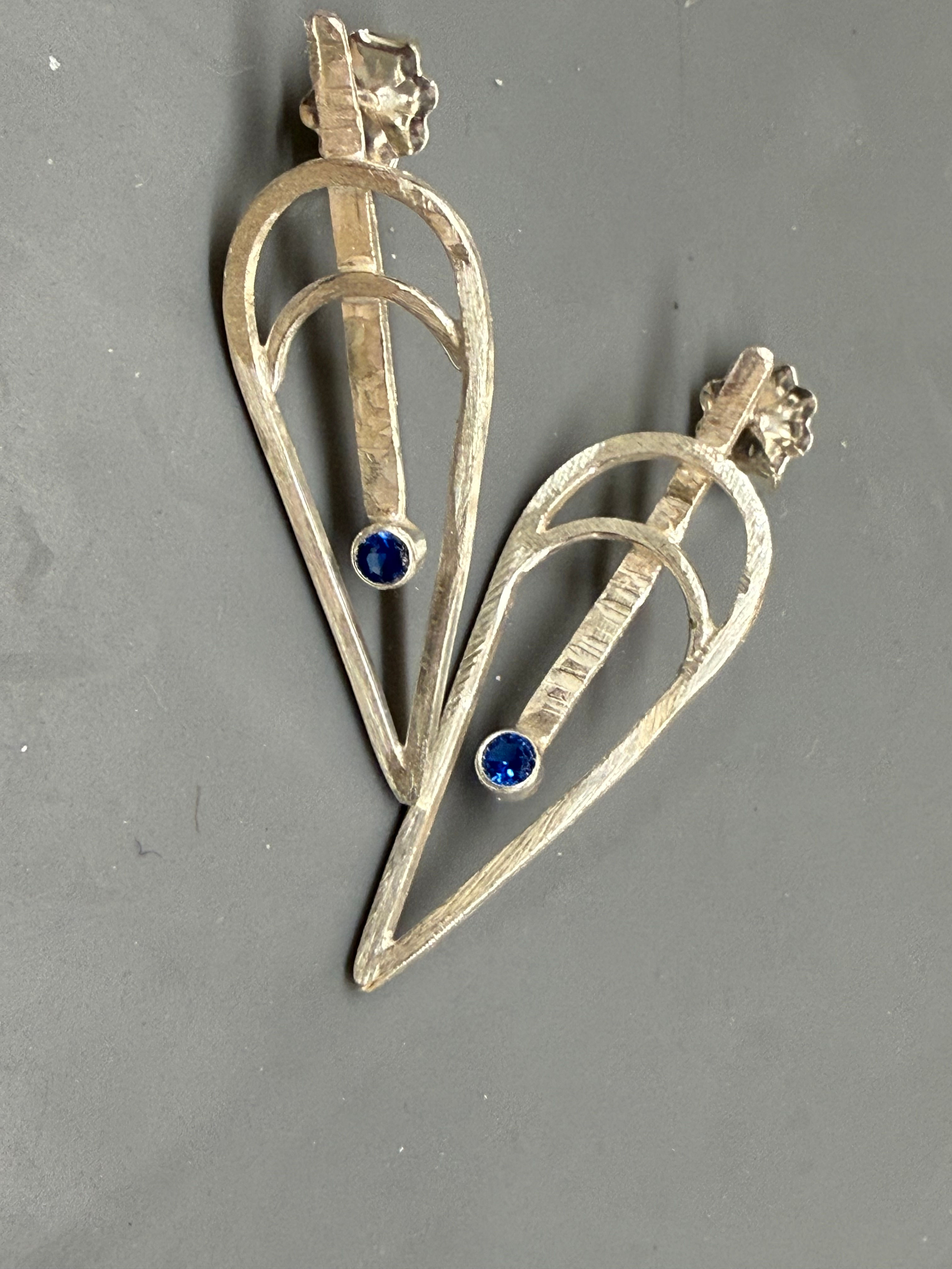Silver wire tear drop/ spinel