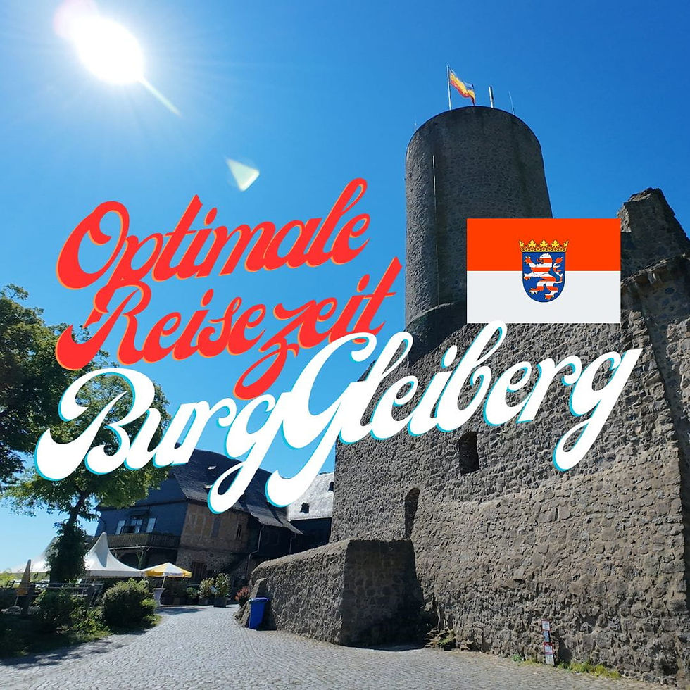 Burg Gleiberg bei Sonnenschein, fahne oben. Rote, weiße Schrift: "Optimale Reisezeit Burg Gleiberg". Pflasterweg, Bäume im Hintergrund.